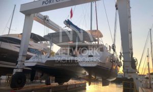 Catamaran in slings